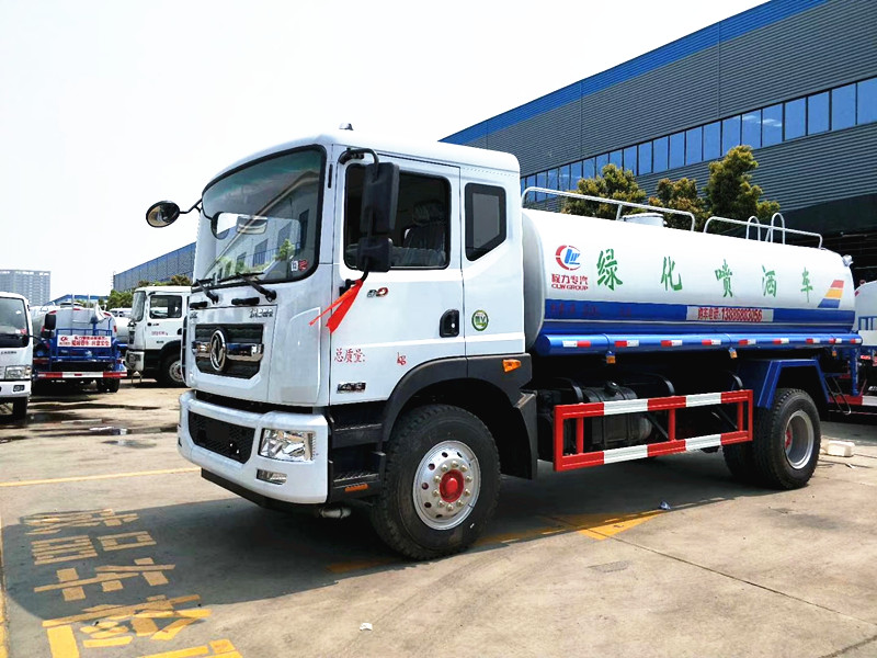 灑水車廠家，宜昌客戶秒提15噸東風(fēng)D9灑水車